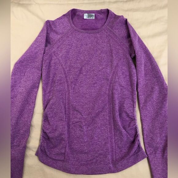 Athleta Tops - Athleta active top long sleeve size xtra small purple color